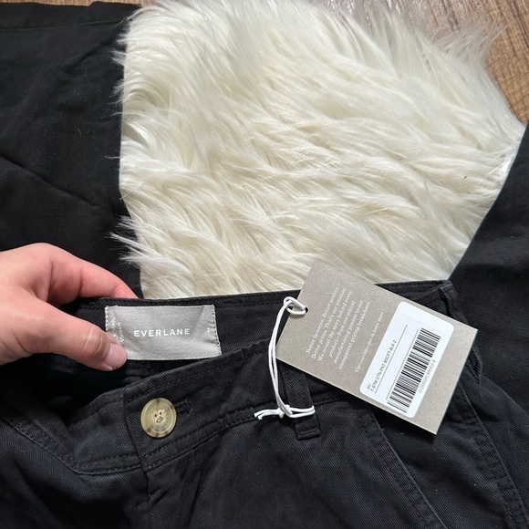 EVERLANE The Relaxed Chino In Black - Picture 4 of 7